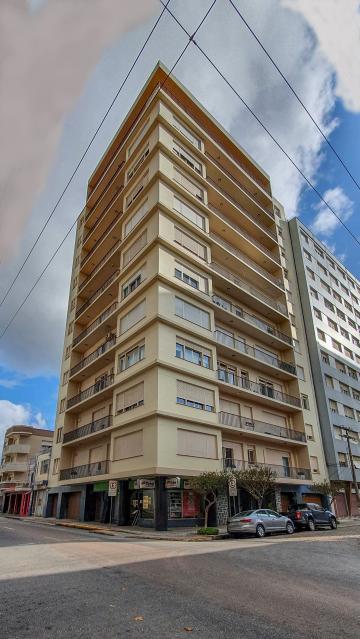 Alugar Apartamento / Padrão em Pelotas. apenas R$ 750.000,00