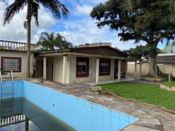 Alugar Casa / Padrão em Pelotas. apenas R$ 600.000,00